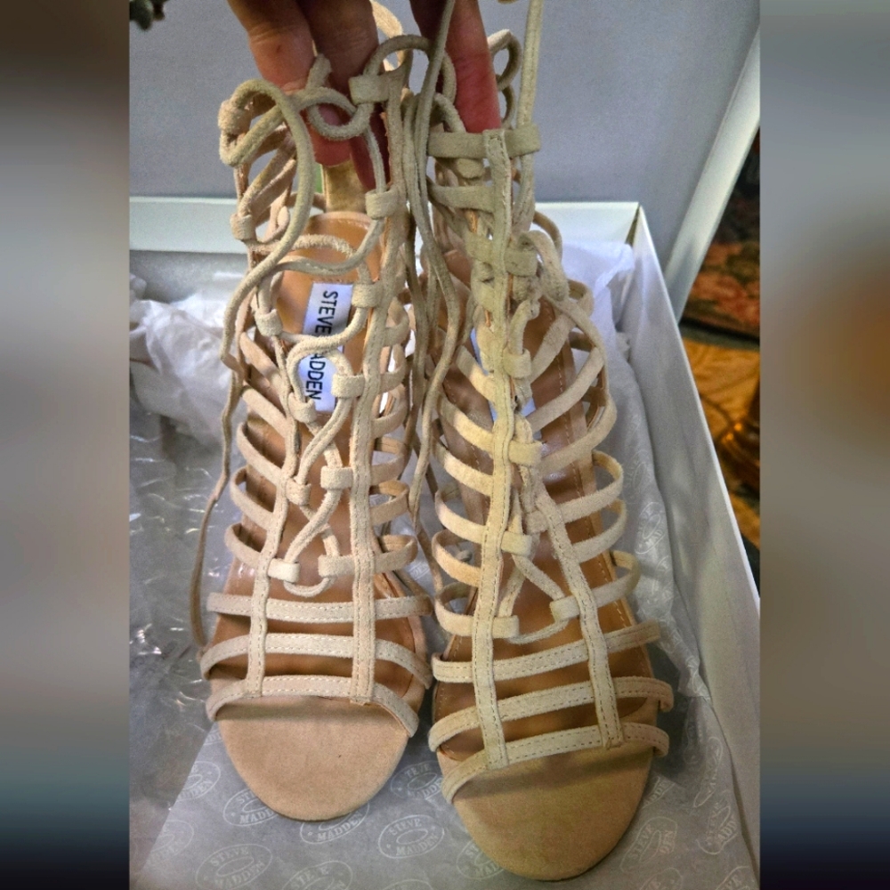 Steve Madden BEAUTIFUL NEW in box cage beige heels sz7M - Picture 1 of 8